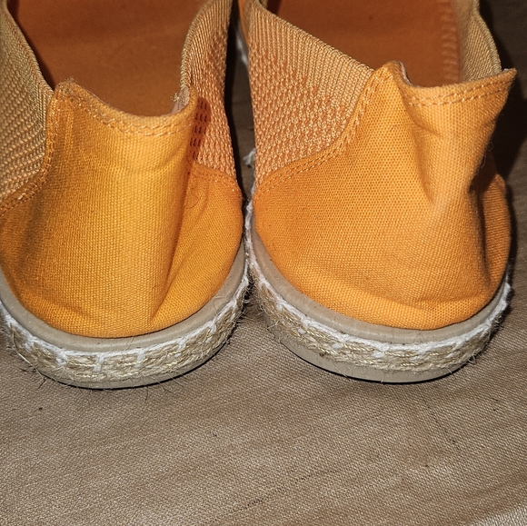 Eydram orange mesh espadrilles, soft flexible soles. Women's size 11. - Picture 4 of 12